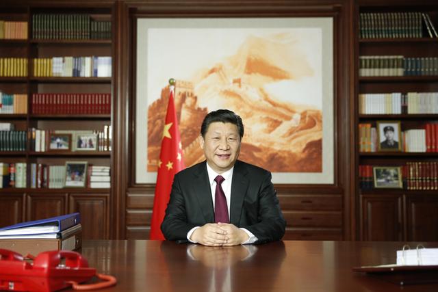 习近平:干部也“蛮拼的” 为人民“点赞”